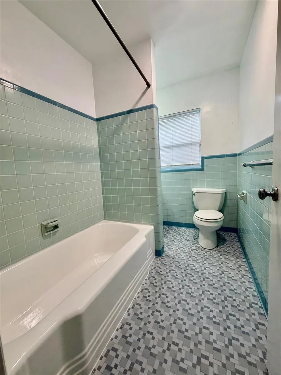 905 NW 36TH AVENUE Gainesville, FL 32609
