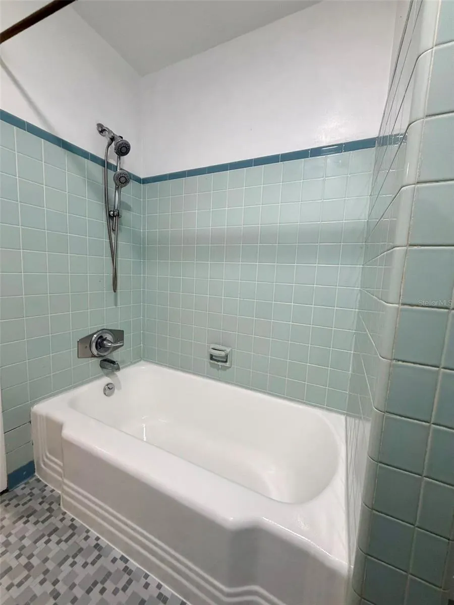 905 NW 36TH AVENUE Gainesville, FL 32609