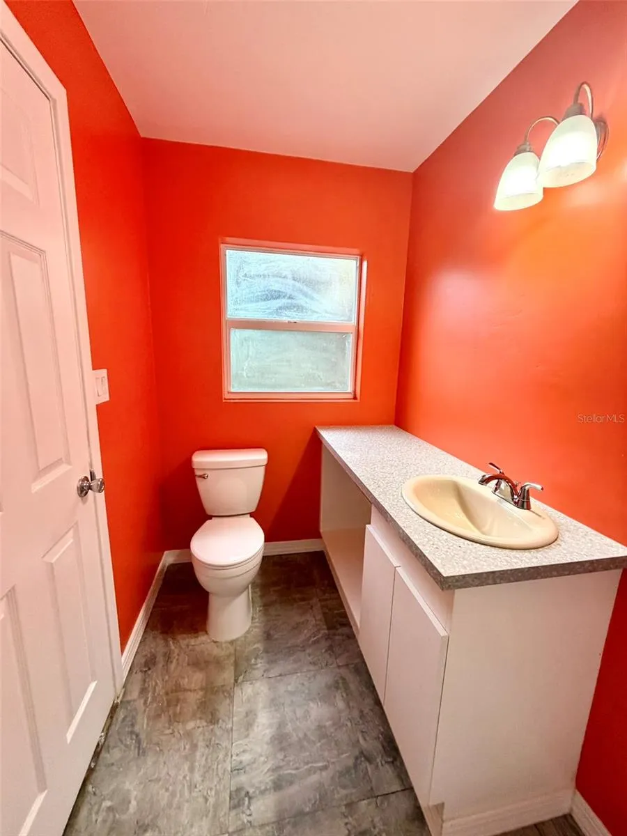 905 NW 36TH AVENUE Gainesville, FL 32609