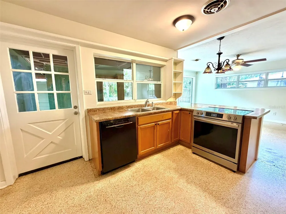 905 NW 36TH AVENUE Gainesville, FL 32609