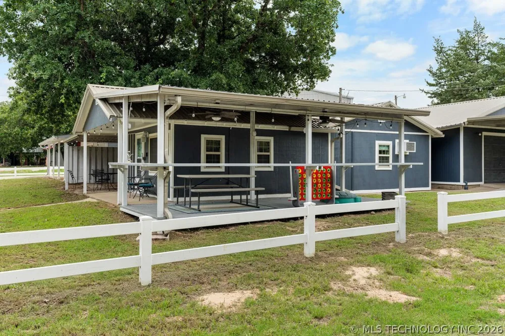 5112 Oakwood Kingston, OK 73439