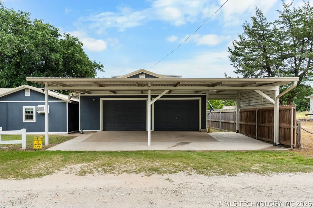 5112 Oakwood Kingston, OK 73439