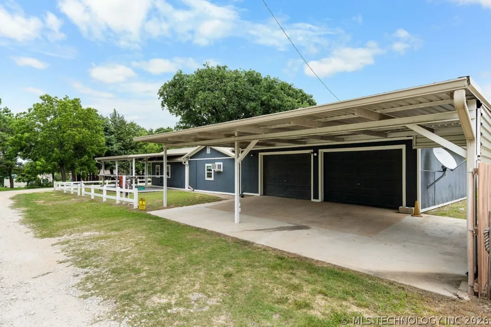 5112 Oakwood Kingston, OK 73439