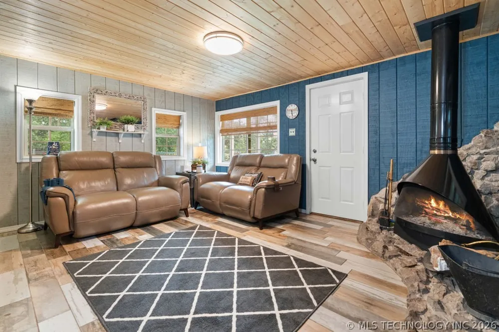 5112 Oakwood Kingston, OK 73439