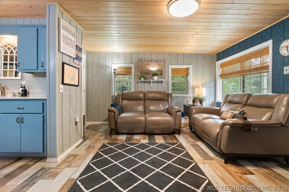 5112 Oakwood Kingston, OK 73439