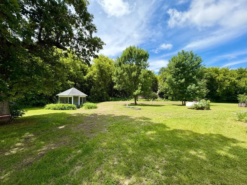 6565 165th Avenue NW New London, MN 56273