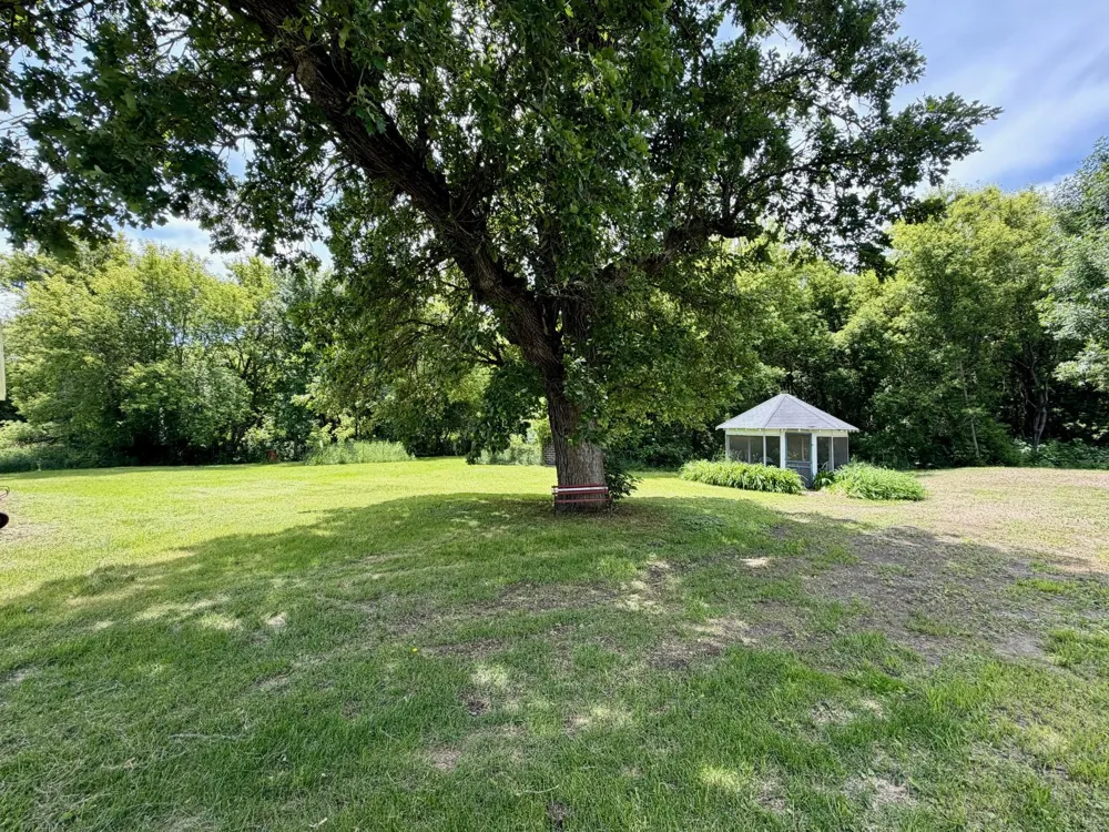 6565 165th Avenue NW New London, MN 56273