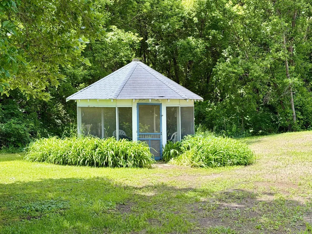 6565 165th Avenue NW New London, MN 56273