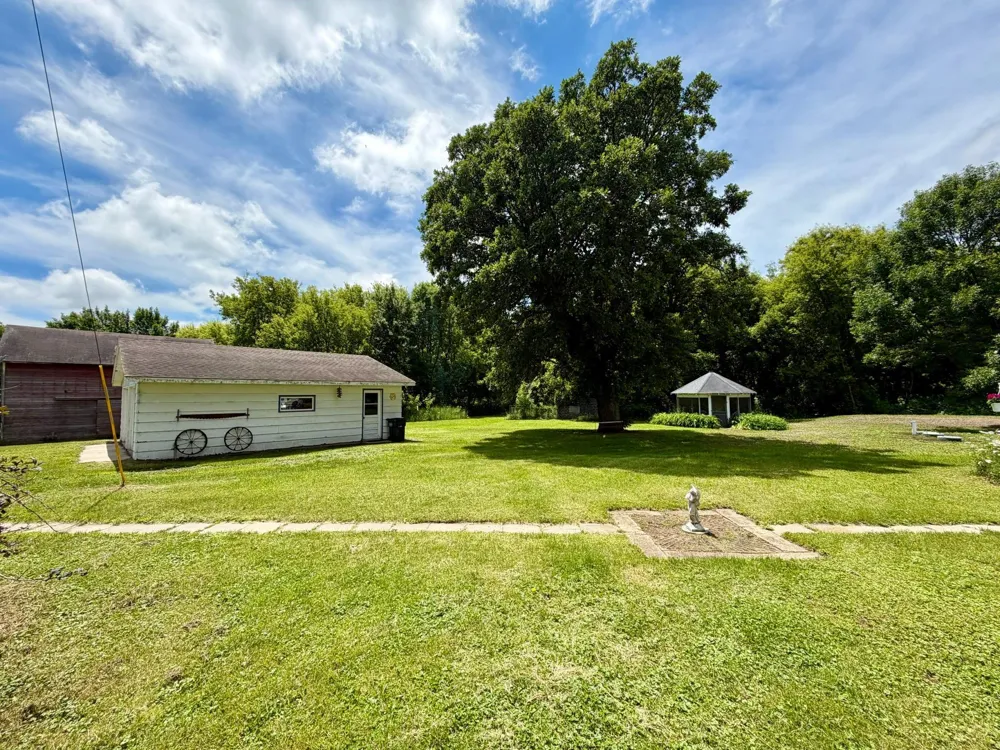 6565 165th Avenue NW New London, MN 56273