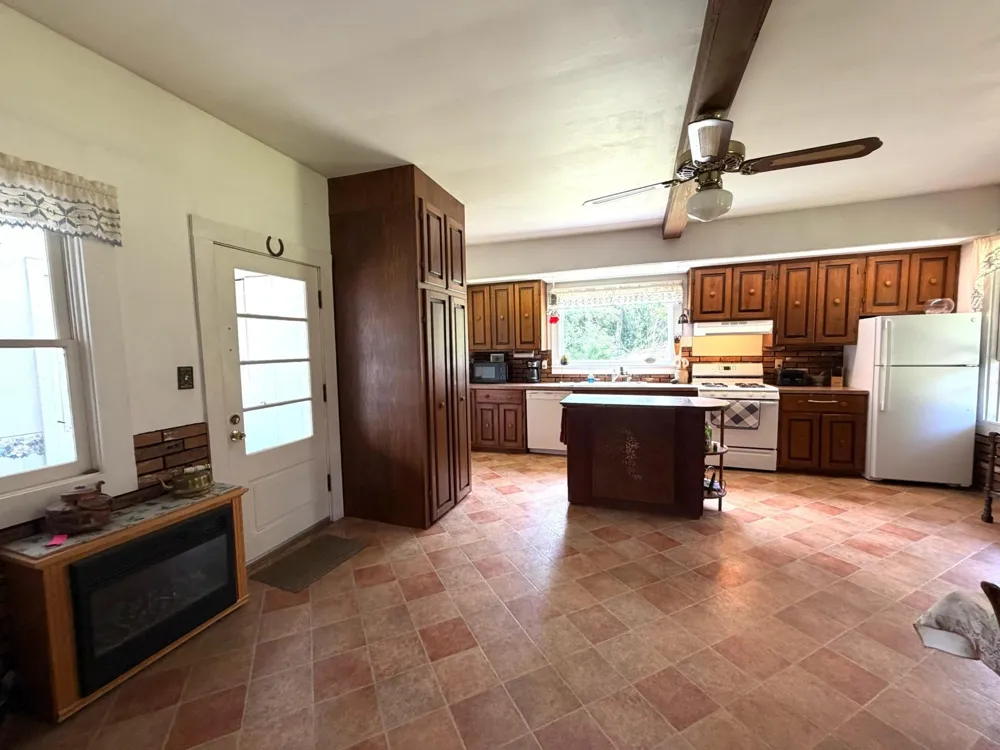 6565 165th Avenue NW New London, MN 56273