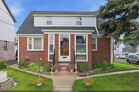 76 SCHUYLER AVE