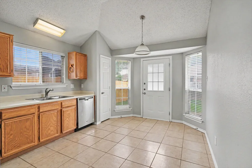 8844 Mystic Trail Fort Worth, TX 76118