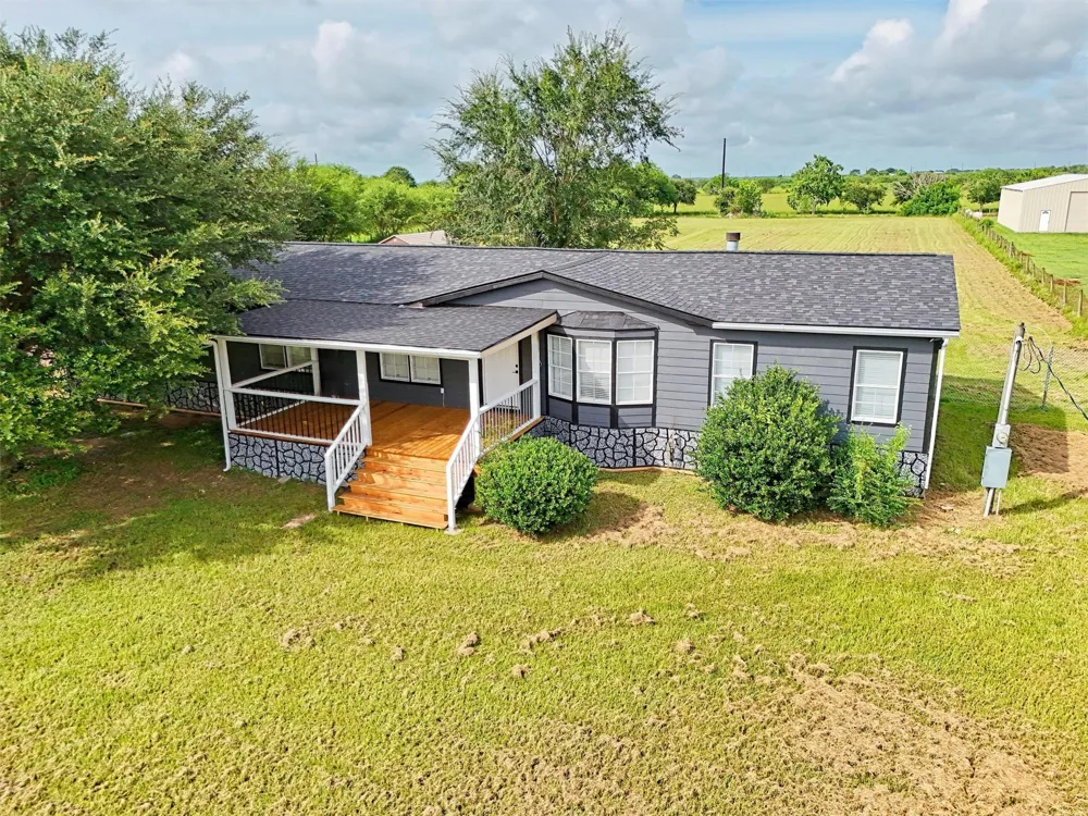 1955 Lauren Lane Sealy, TX 77474