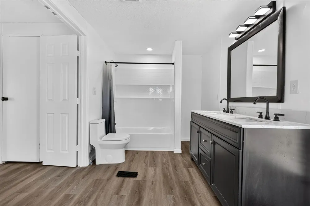 1955 Lauren Lane Sealy, TX 77474