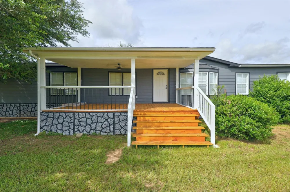 1955 Lauren Lane Sealy, TX 77474
