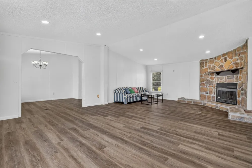 1955 Lauren Lane Sealy, TX 77474