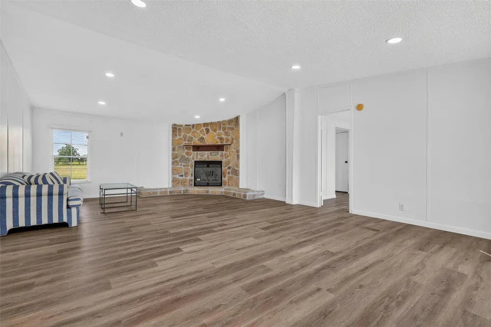 1955 Lauren Lane Sealy, TX 77474