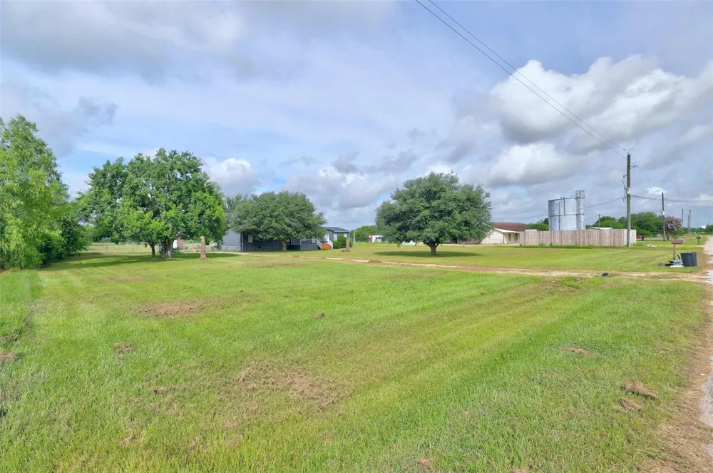 1955 Lauren Lane Sealy, TX 77474
