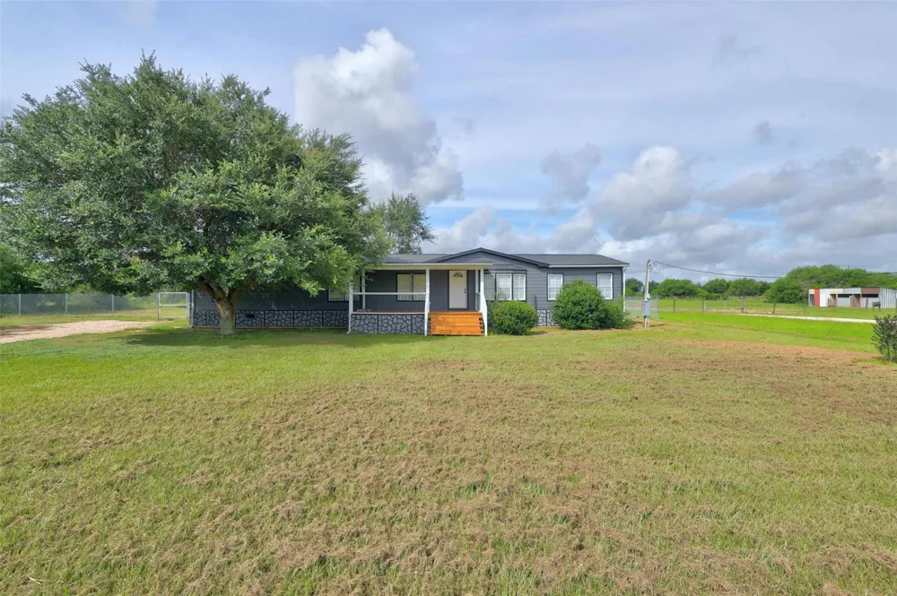 1955 Lauren Lane Sealy, TX 77474