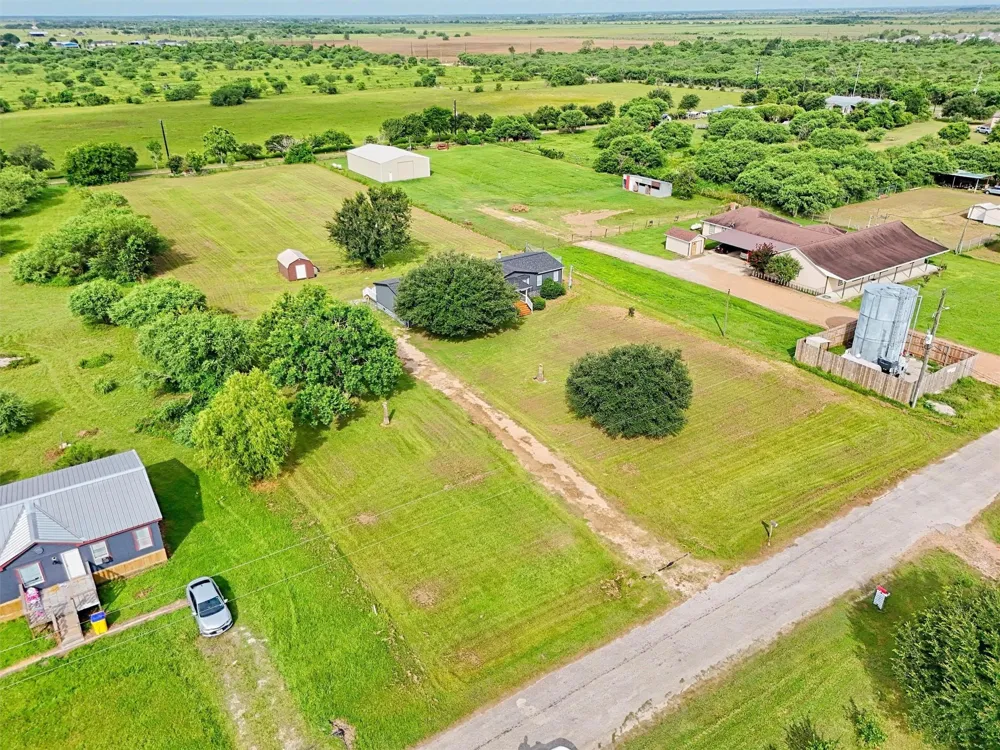 1955 Lauren Lane Sealy, TX 77474