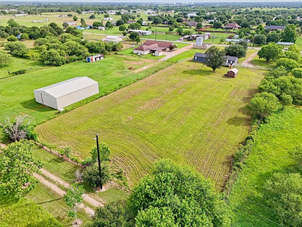 1955 Lauren Lane Sealy, TX 77474