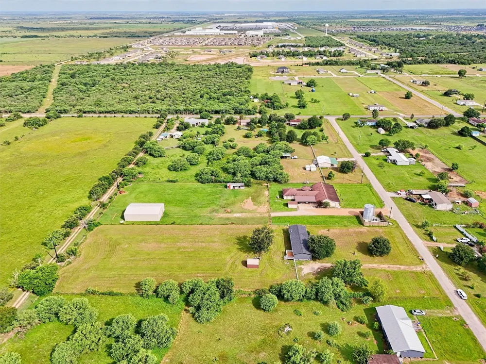 1955 Lauren Lane Sealy, TX 77474