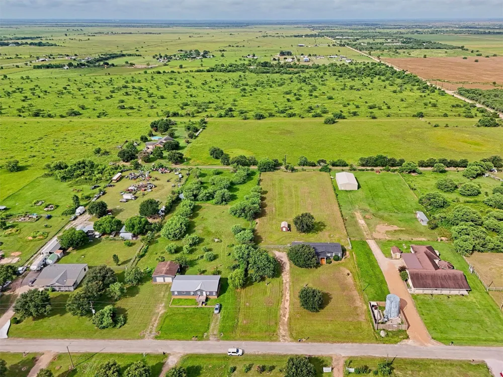 1955 Lauren Lane Sealy, TX 77474