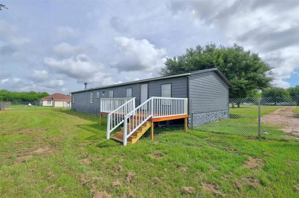 1955 Lauren Lane Sealy, TX 77474