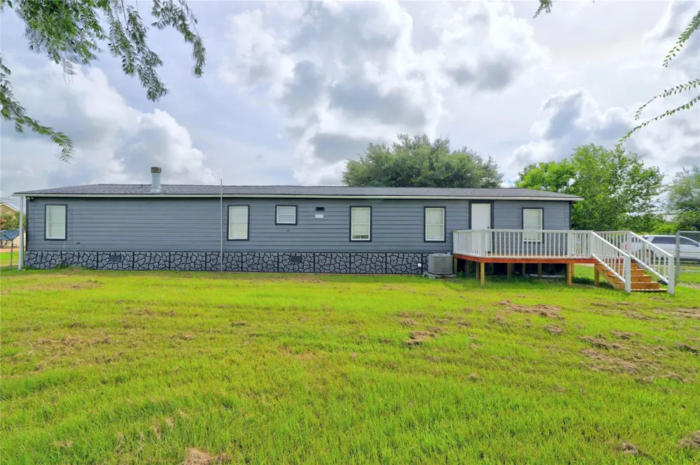 1955 Lauren Lane Sealy, TX 77474
