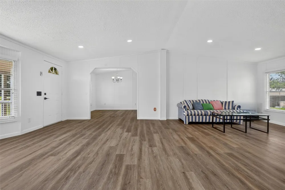 1955 Lauren Lane Sealy, TX 77474