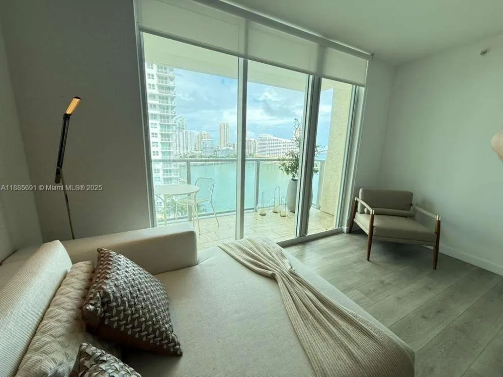 1155 Brickell Bay Dr #1408 Miami, FL 33131