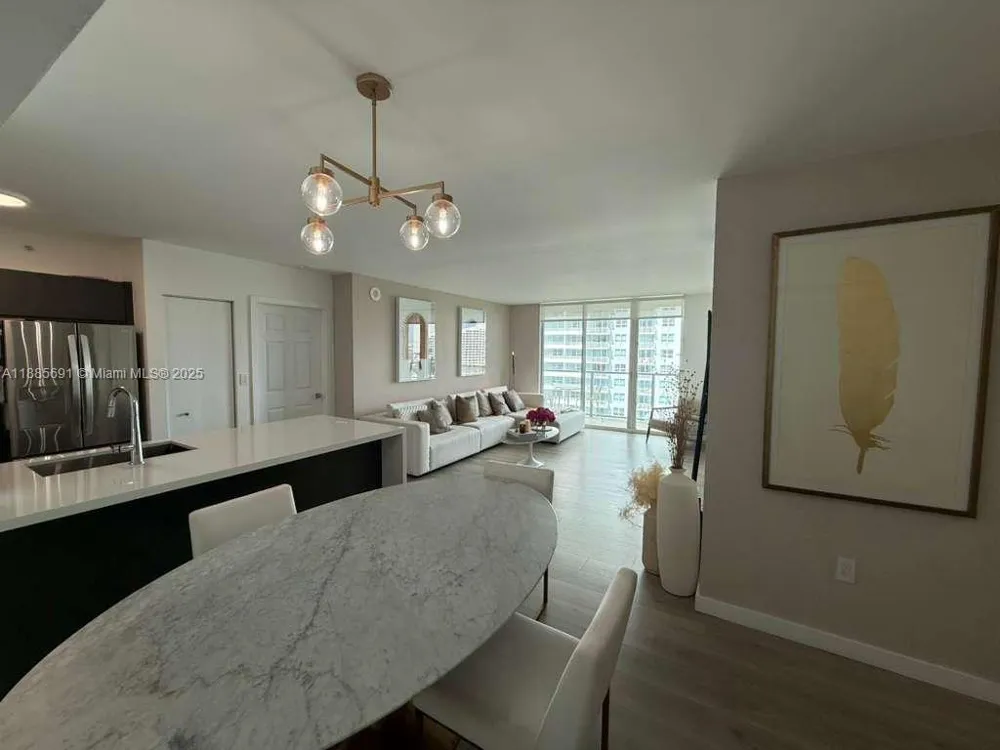 1155 Brickell Bay Dr #1408 Miami, FL 33131