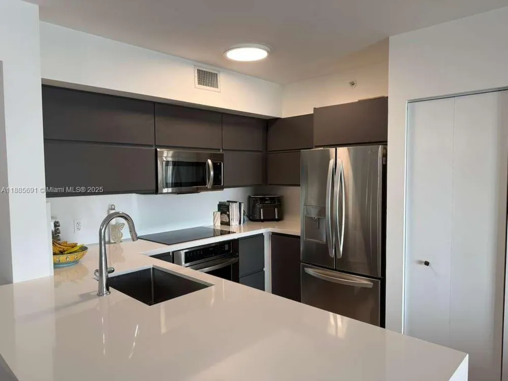 1155 Brickell Bay Dr #1408 Miami, FL 33131