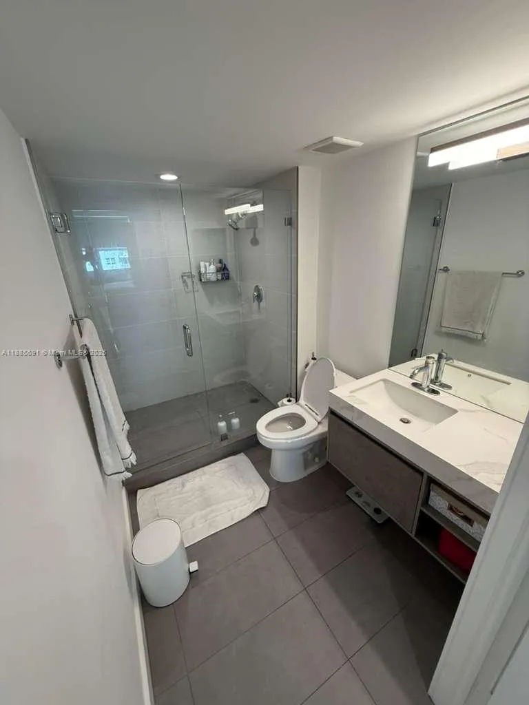 1155 Brickell Bay Dr #1408 Miami, FL 33131