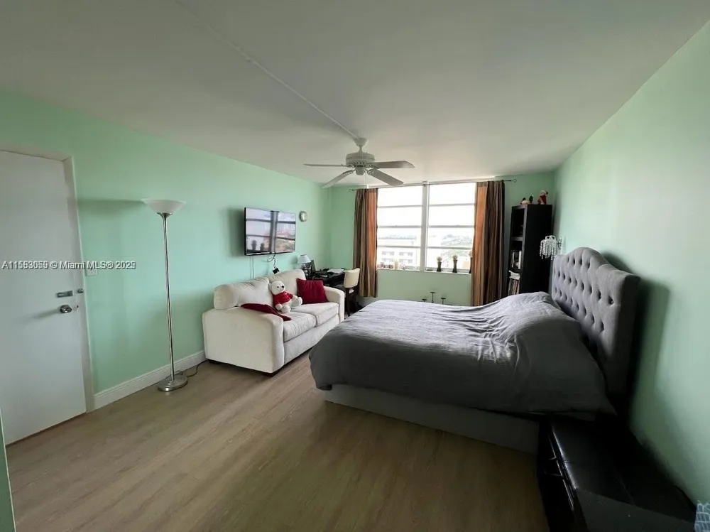 2780 NE 183rd St #1701 Aventura, FL 33160