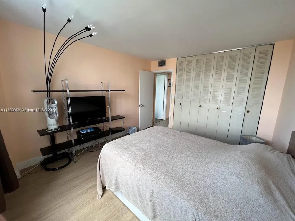 2780 NE 183rd St #1701 Aventura, FL 33160