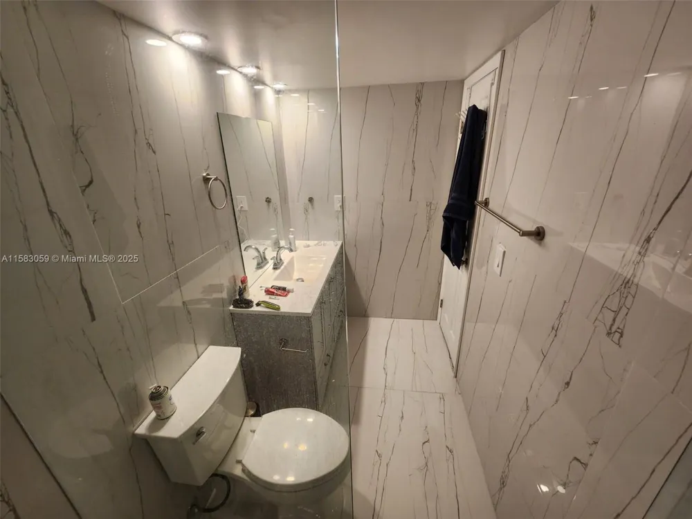 2780 NE 183rd St #1701 Aventura, FL 33160