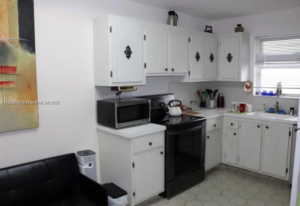 2780 NE 183rd St #1701 Aventura, FL 33160