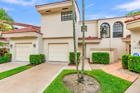 3454 Laurel Oaks Ln