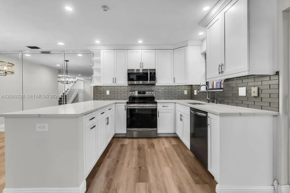 3454 Laurel Oaks Ln Hollywood, FL 33021
