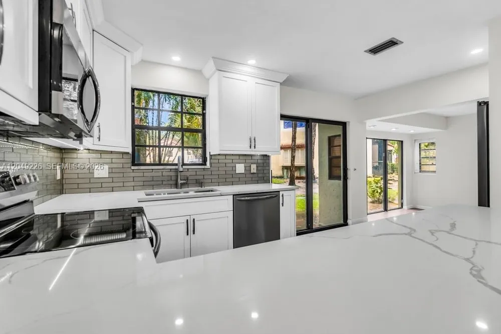 3454 Laurel Oaks Ln Hollywood, FL 33021