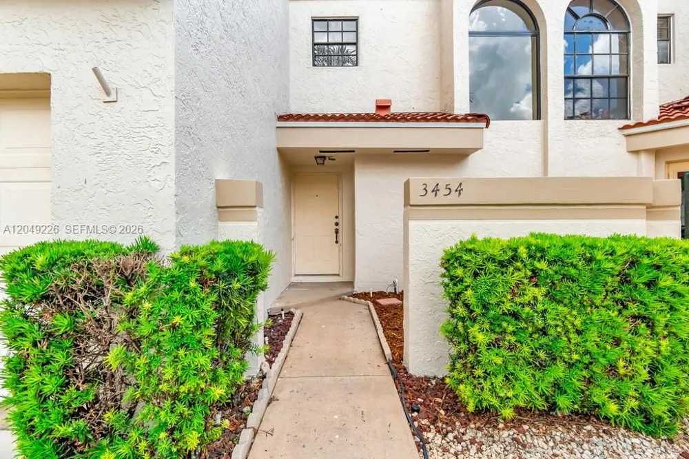 3454 Laurel Oaks Ln Hollywood, FL 33021
