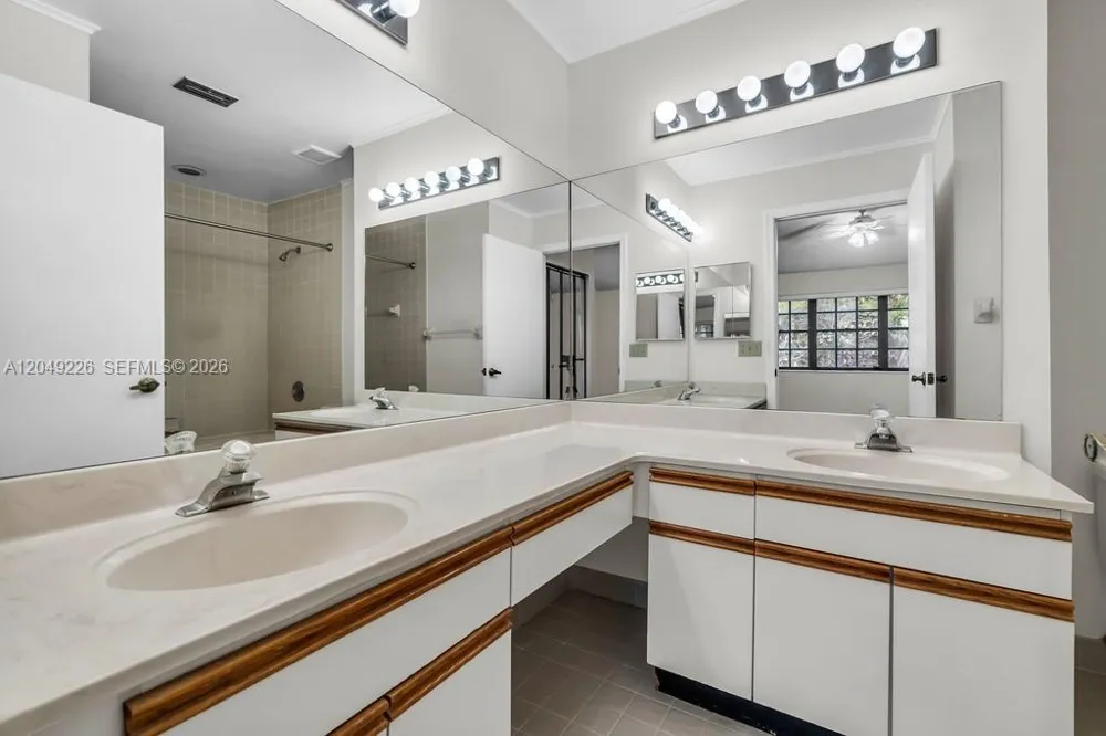 3454 Laurel Oaks Ln Hollywood, FL 33021
