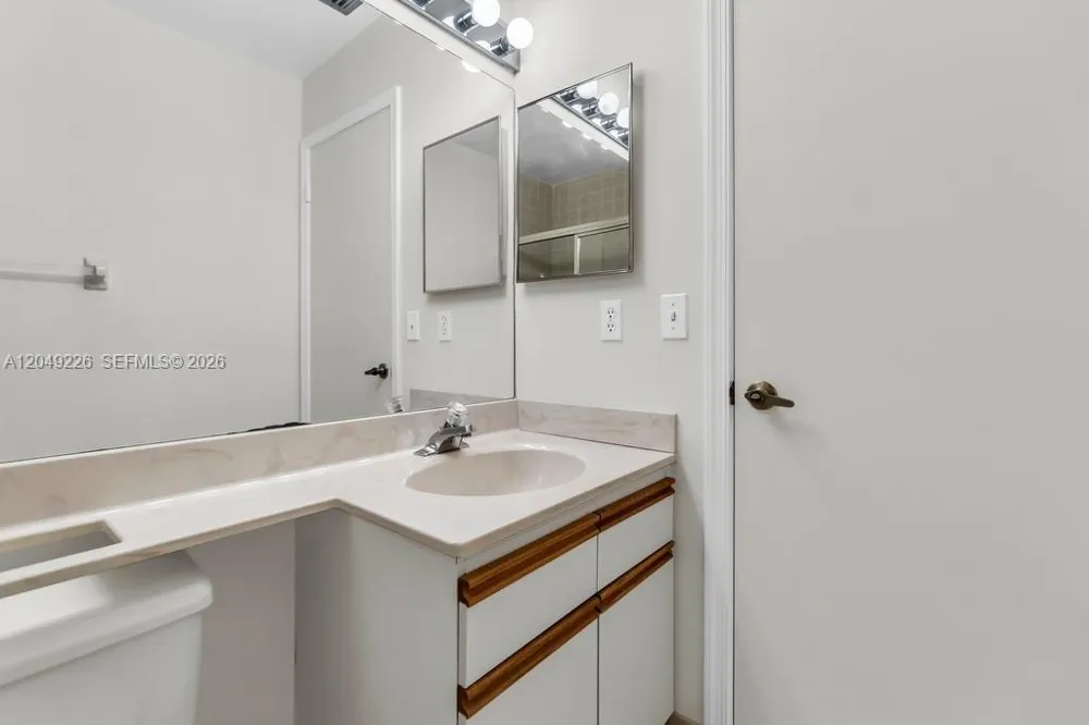 3454 Laurel Oaks Ln Hollywood, FL 33021