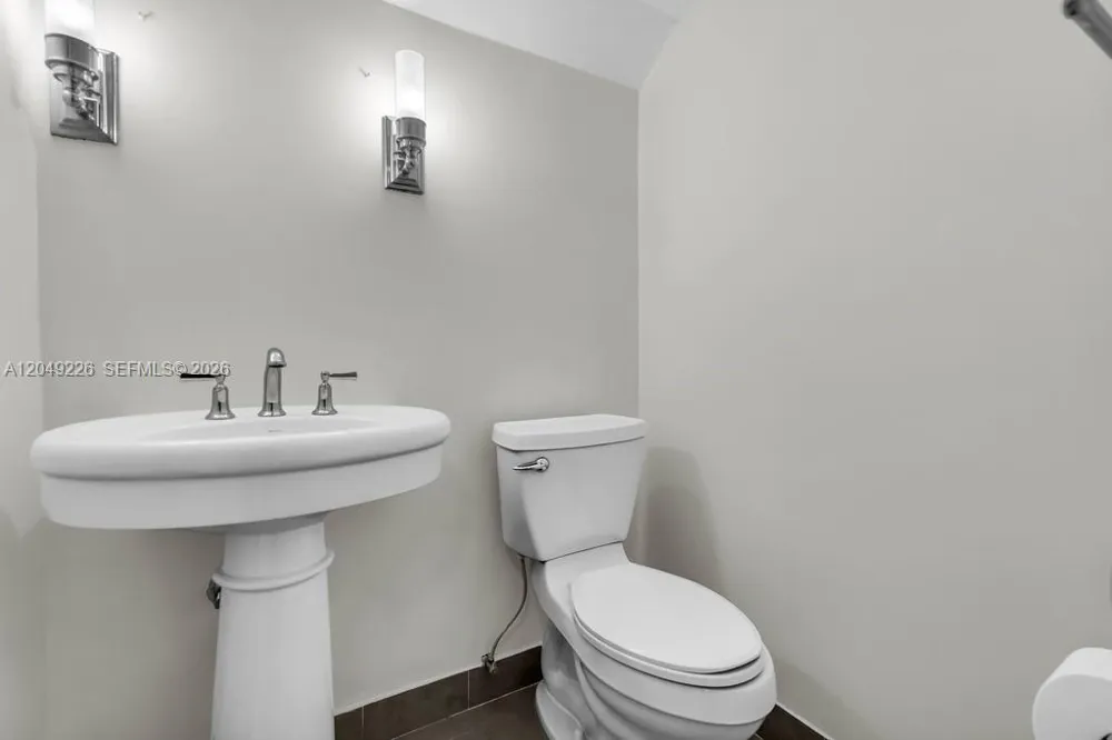 3454 Laurel Oaks Ln Hollywood, FL 33021