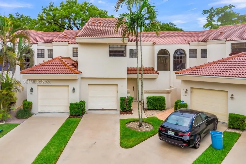 3454 Laurel Oaks Ln Hollywood, FL 33021