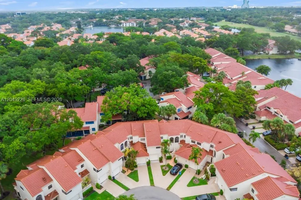 3454 Laurel Oaks Ln Hollywood, FL 33021