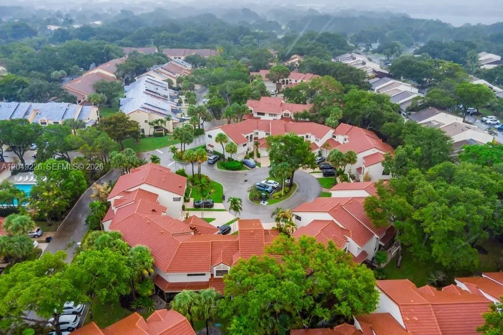 3454 Laurel Oaks Ln Hollywood, FL 33021