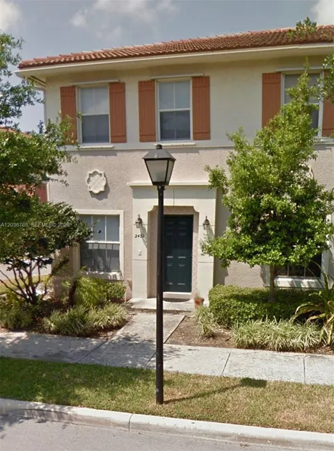 2432 SW 99th Way