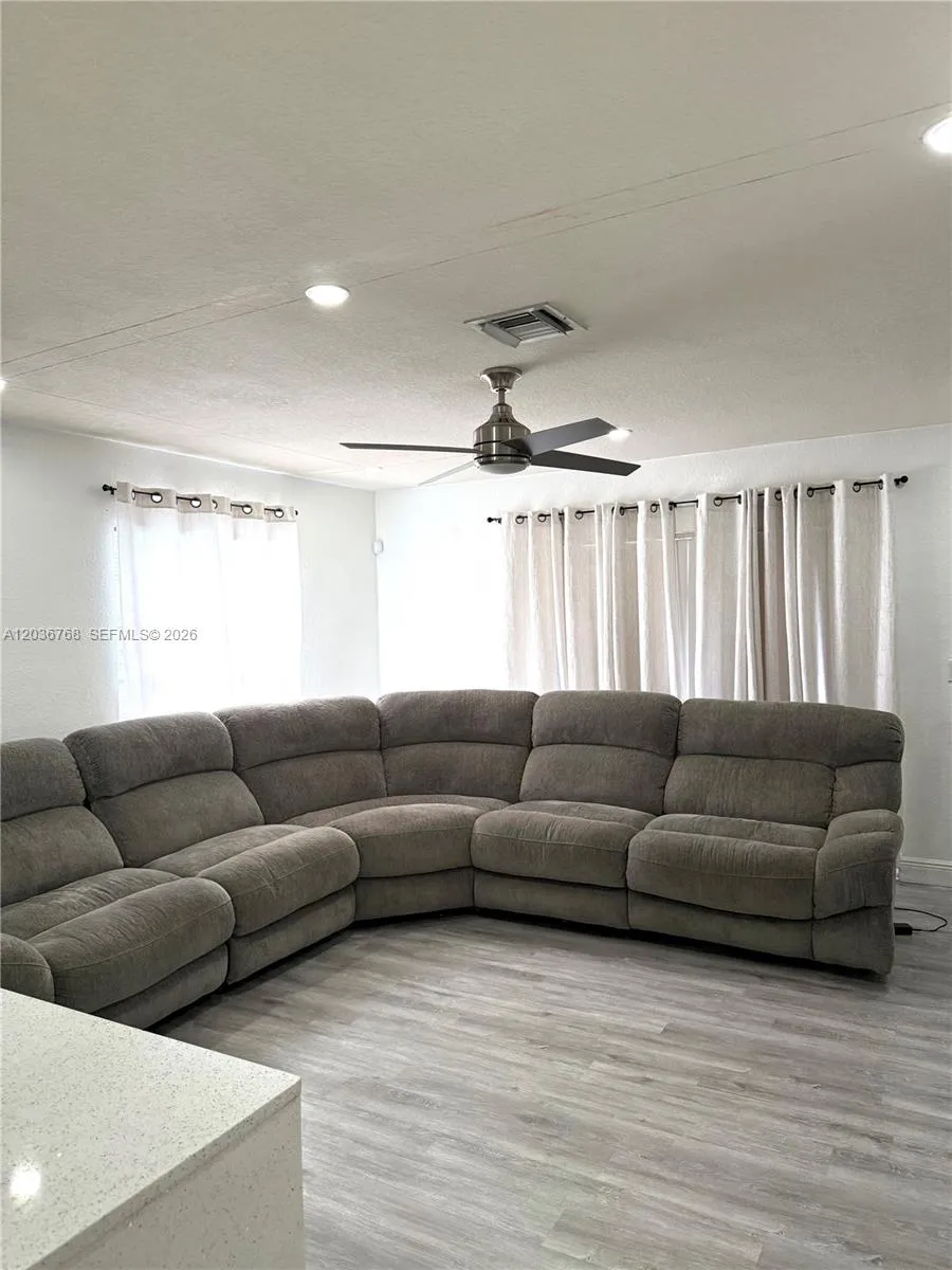 2432 SW 99th Way Miramar, FL 33025